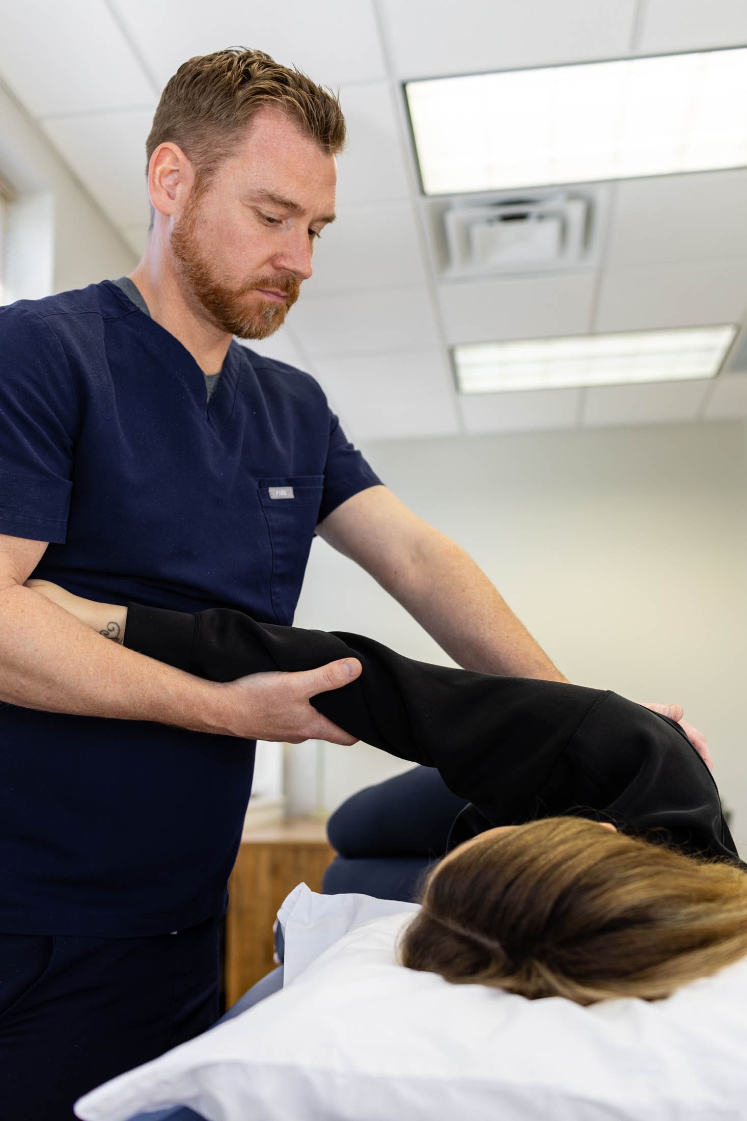 Therapist supporting patient's bent knee